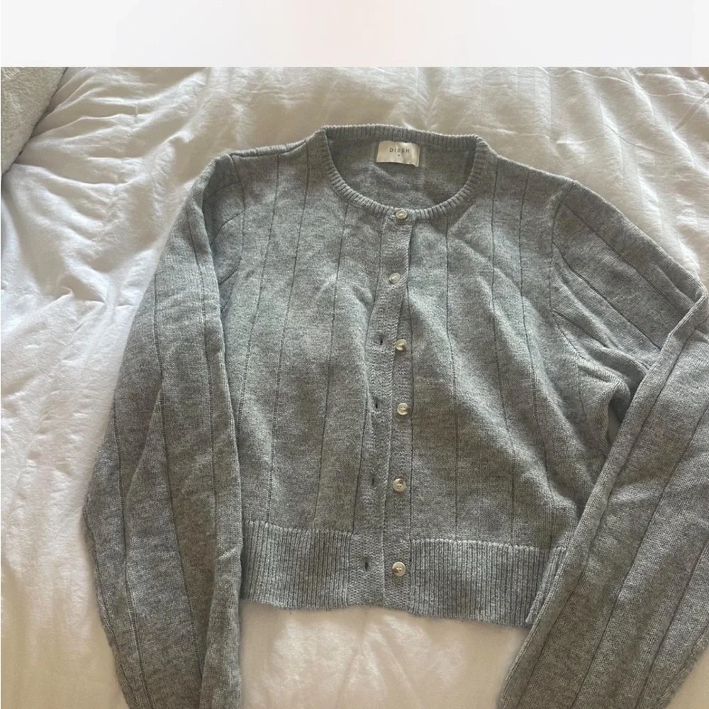 DISSH Cardigan - Picture 2 of 3